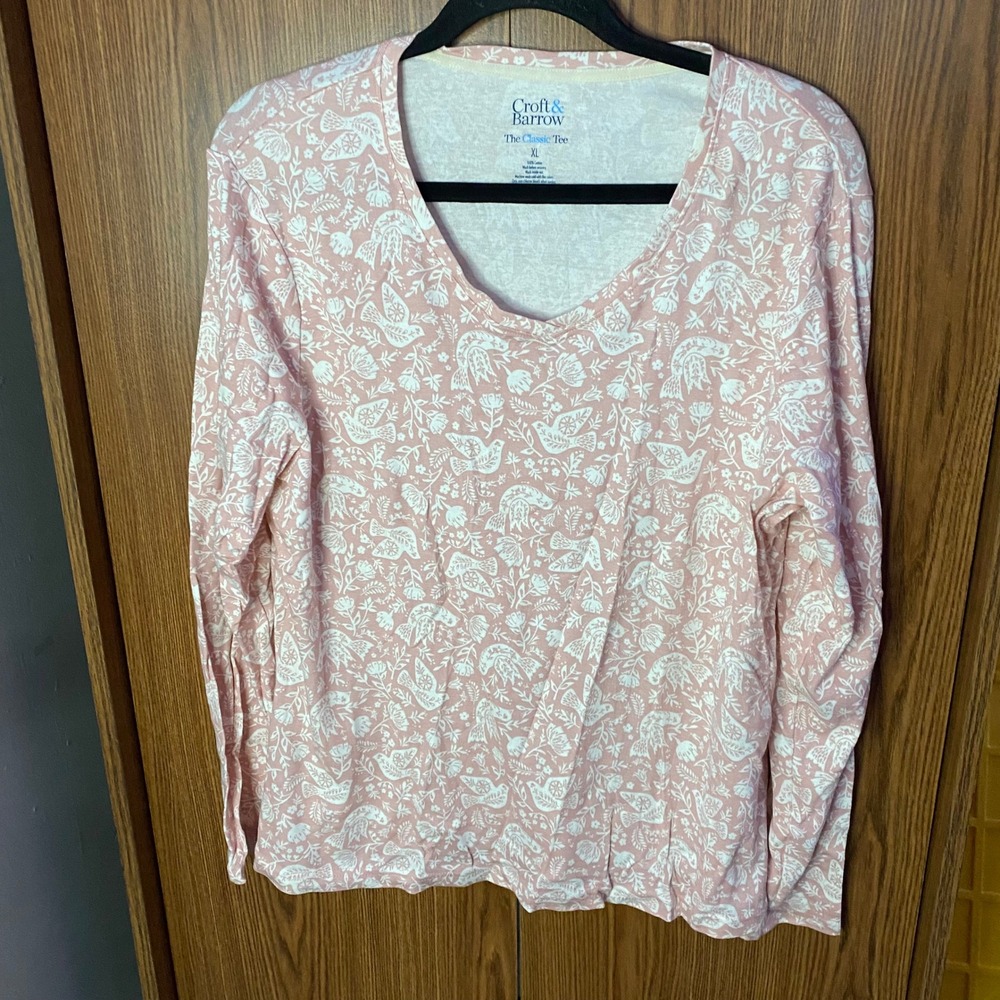 Croft & Barrow Long Sleeve Tee Women XL Pink Bird Floral V-Neck Classic T-Shirt